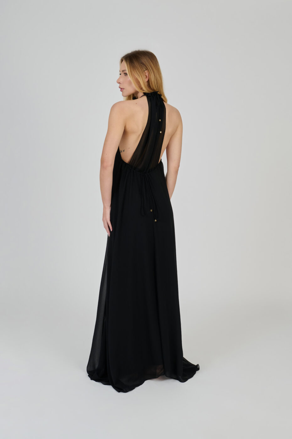 VESTIDO LONGO FLUÍDO DECOTE NADADOR PRETO