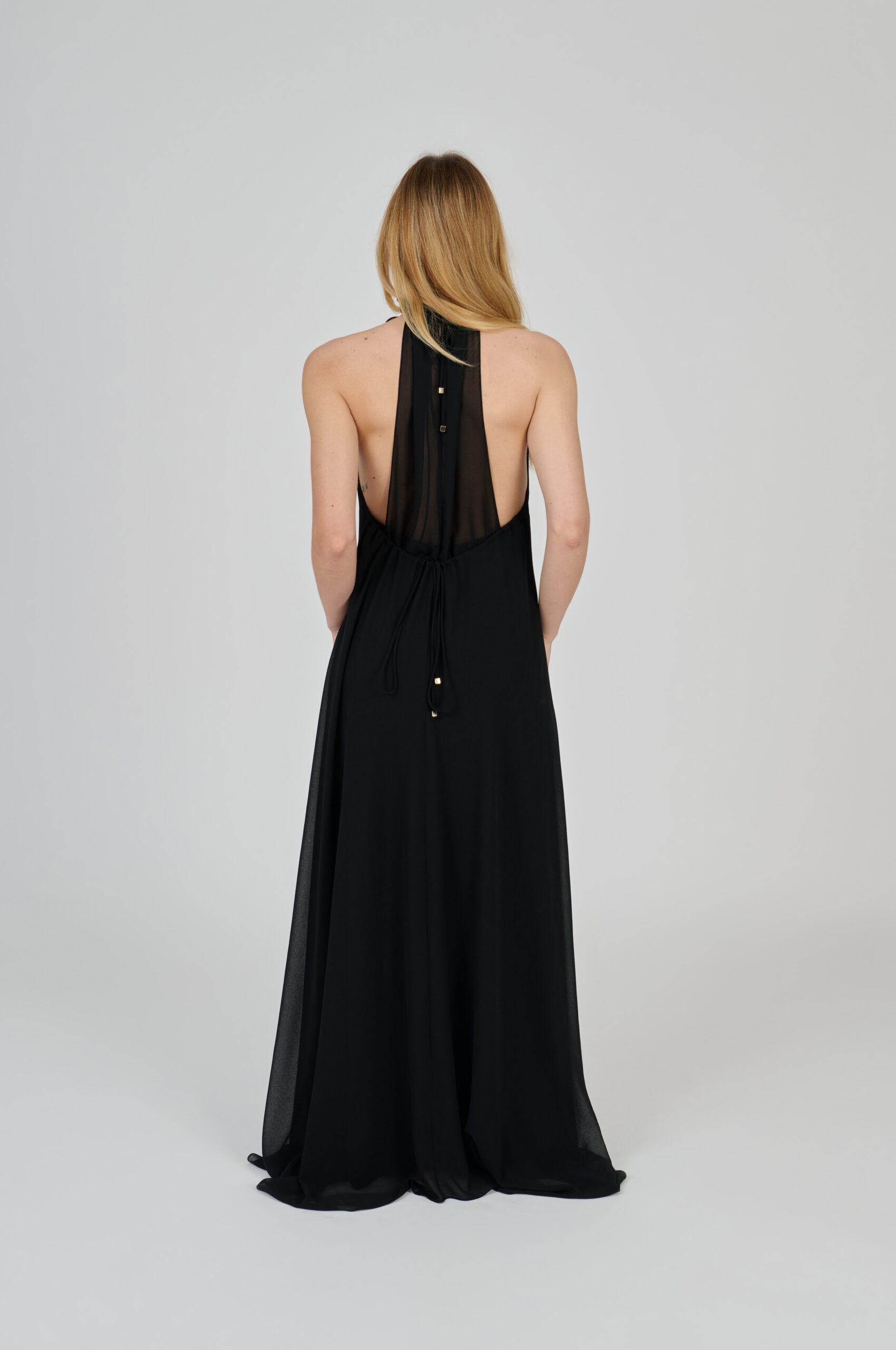 VESTIDO LONGO FLUÍDO DECOTE NADADOR PRETO - Imagem 5